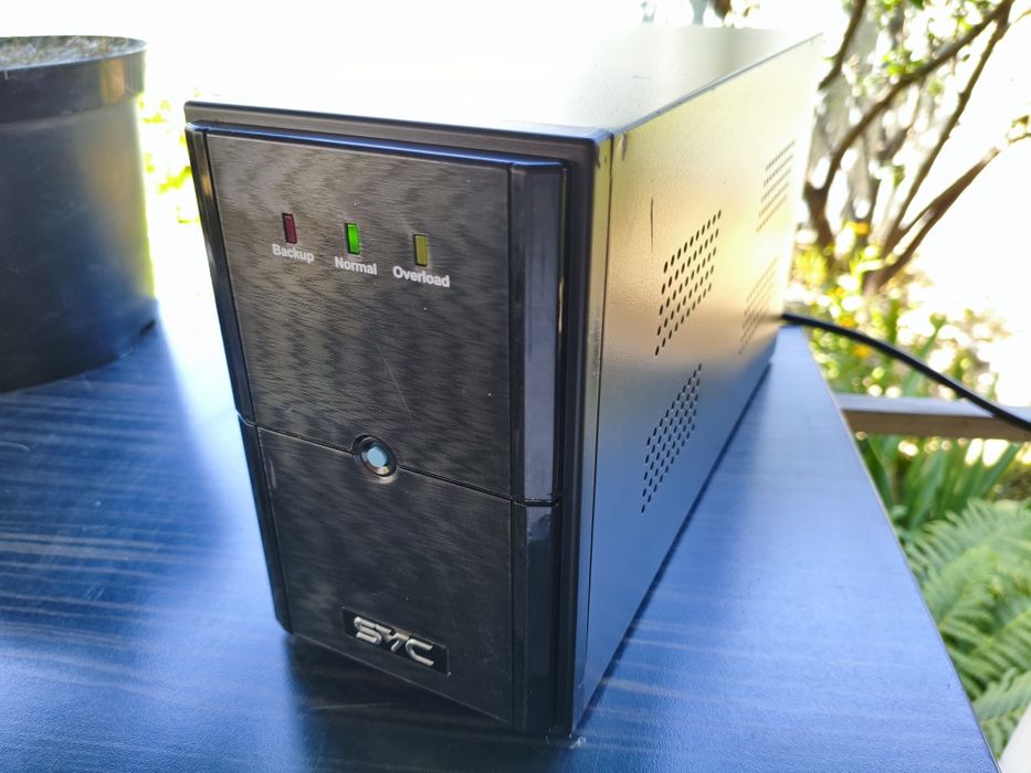 Ups SVC V-2000-L со стабилизатором.