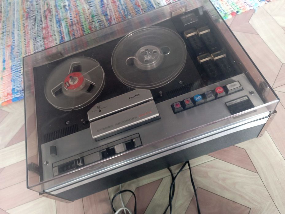 Philips N4414 Magnetofon cu bandă (Reel-to-Reel) Vintage Philips N4414 original, fabricat în Austria. Aparatul functioneaza perfect