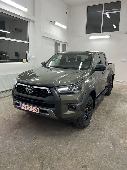 TOYOTA Hilux