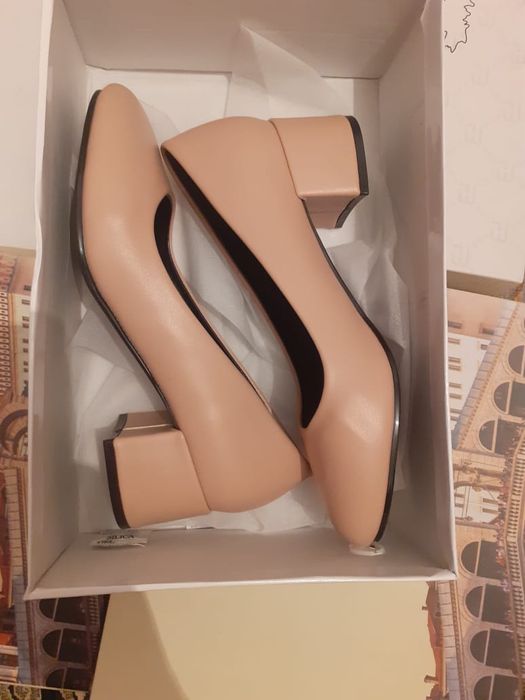 Продам новые туфли бежевый цвет