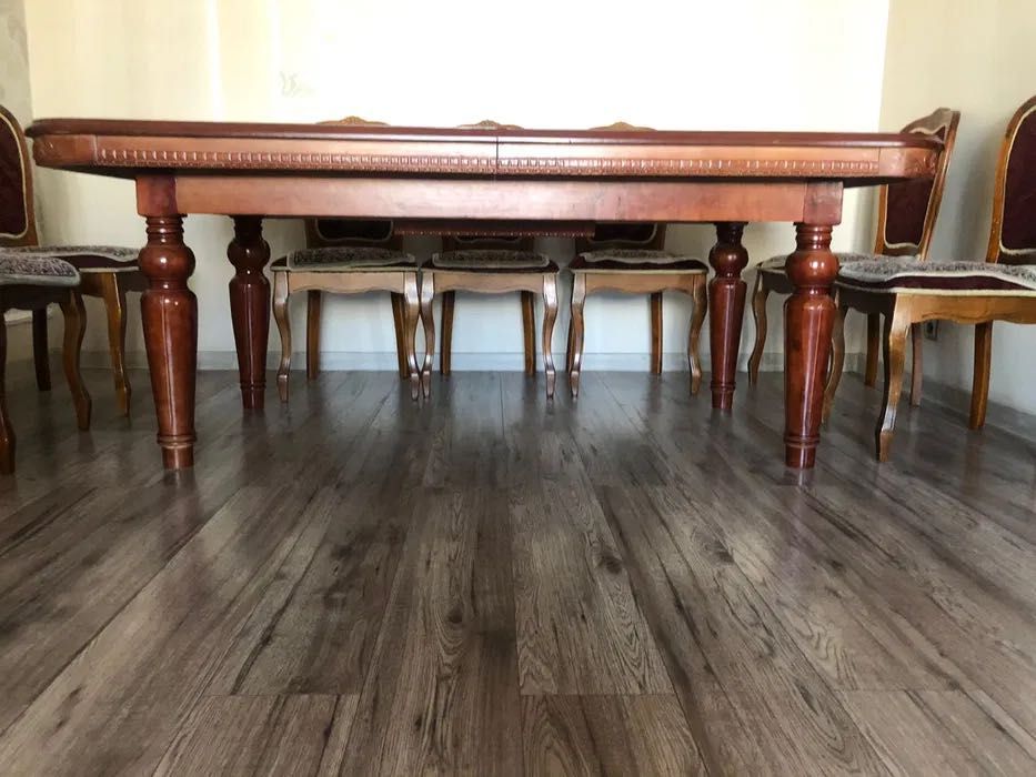 Гостиный стол со стульями