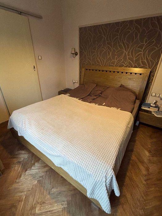 Продавам Спалня, нощни шкафчета 2 бр., гардероб и скрин