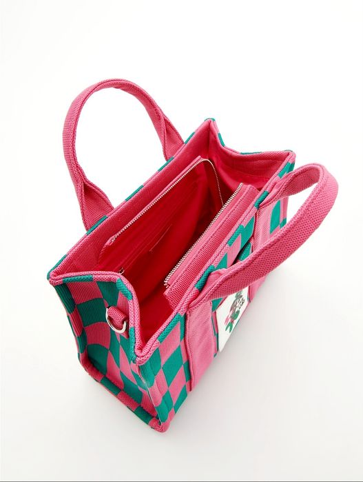 Цветна дамска чанта изработена от здрав текстил  от "Reserved " НОВА