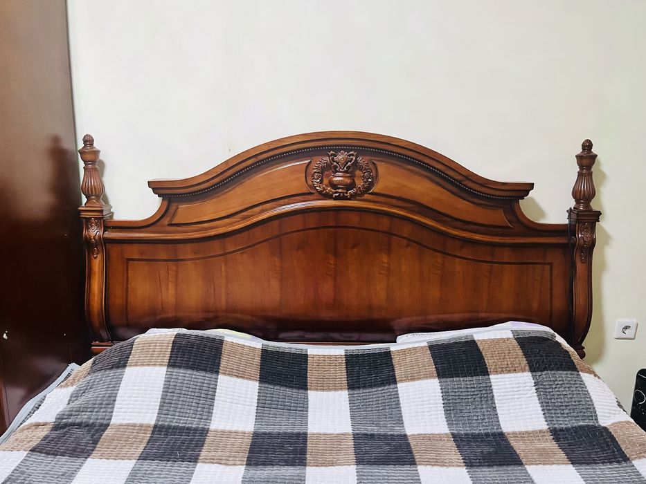 Продается двуспальная кровать