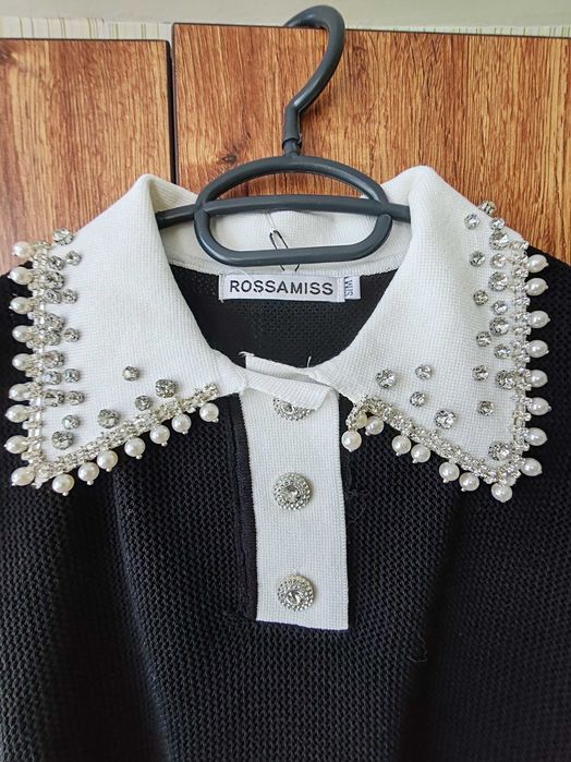 Нова блузка с къс ръкав и якичка