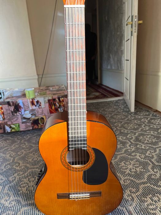 Gitara sotiladi Narx 1 millon som
