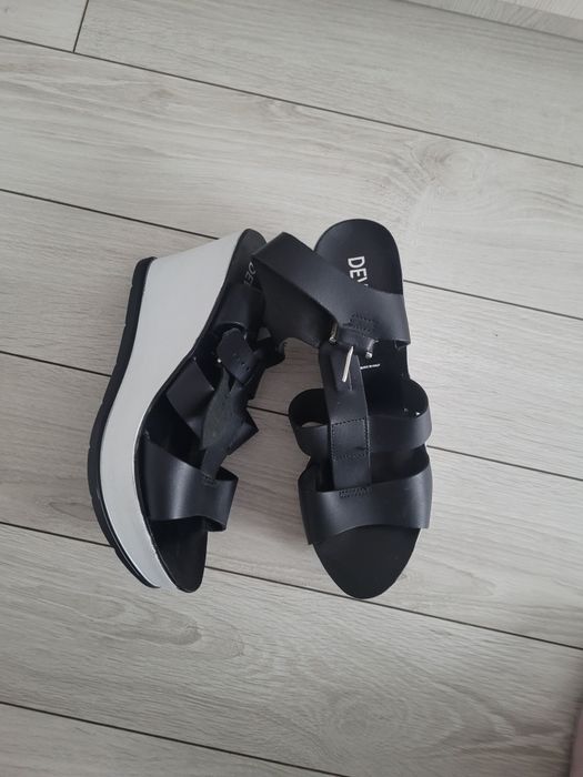 Sandale de piele Divergo marime 38