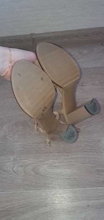 Продам босоножки 38рр