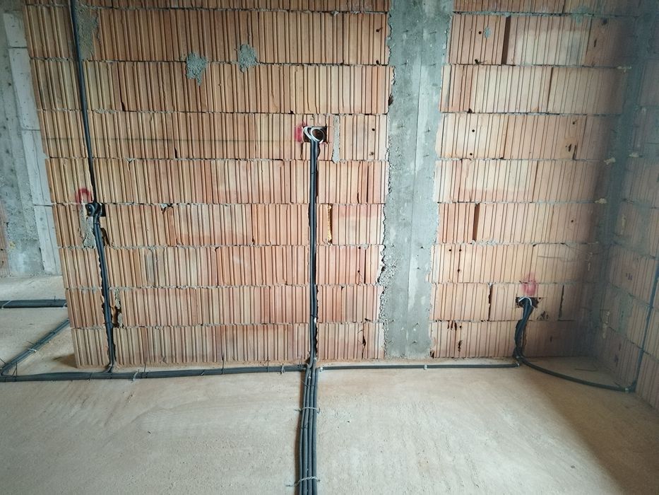 Electrician  autorizat ANRE : Sisteme fotovoltaice , instalatie electrice , mentenanta