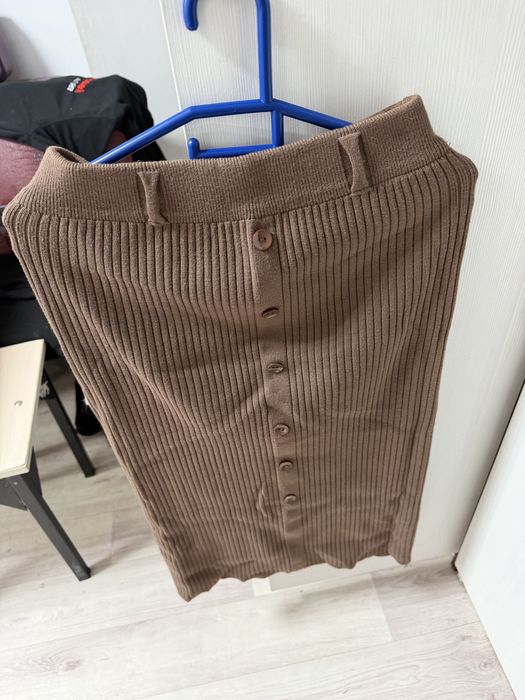 Стильная коричневая юбка