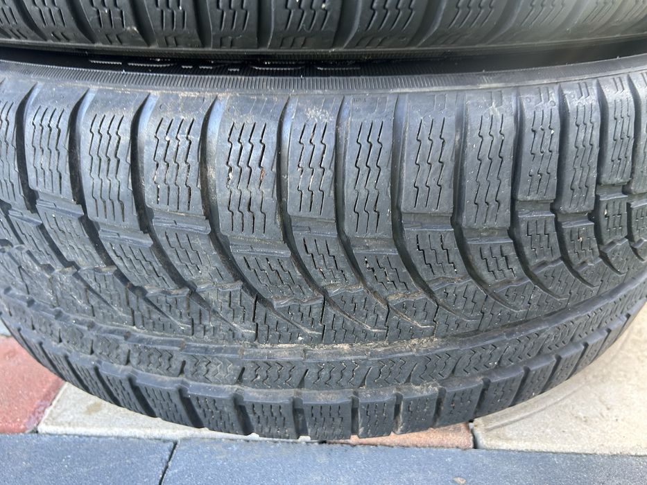 Vand cauciucuri  iarna 235/45 r19 ca noi