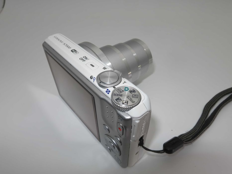 Nikon Coolpix S7000 ултра компактен цифров фотоапарат с 20х опичен зум, 16MP, Wi-Fi, Full-HD видео клип, дигитална камера в отлично състояни
