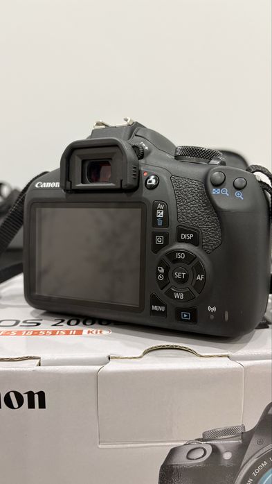 Фотоапарат Canon 2000D с гаранция