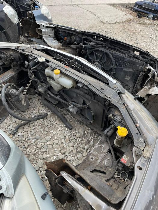 Предница/броня/фарове/радиатор за Мазда