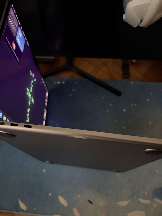 MacBook Air M2 8/256 почти в идеальном состоянии