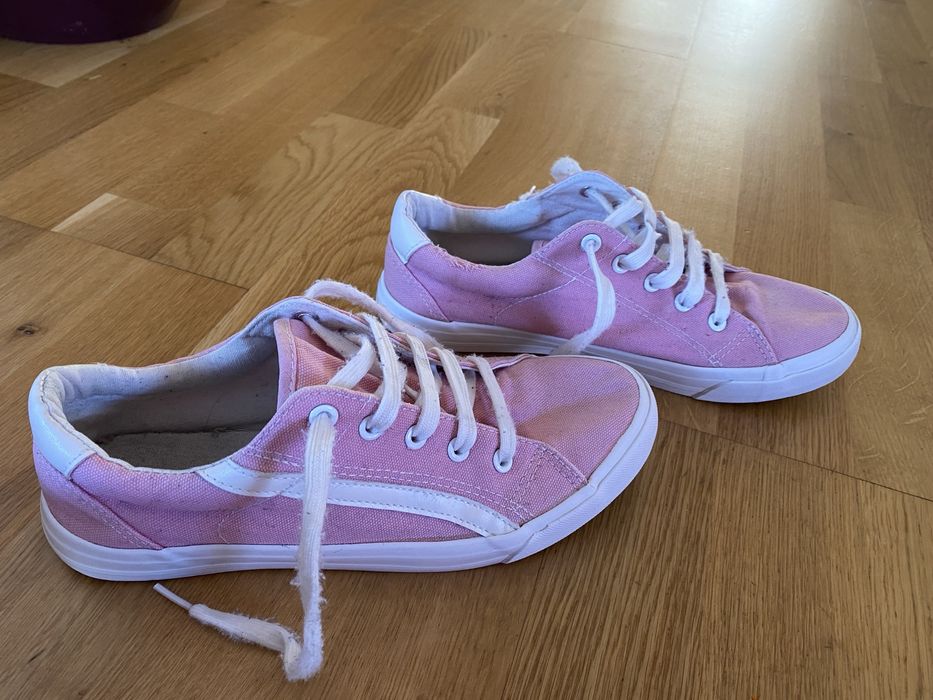 Vând teniși mărimea 39 - 39.5