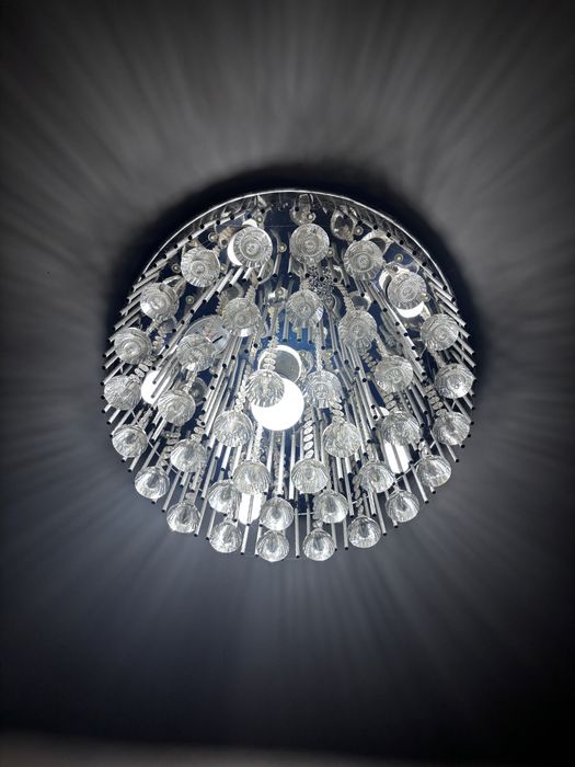 Продам люстру с музыкой