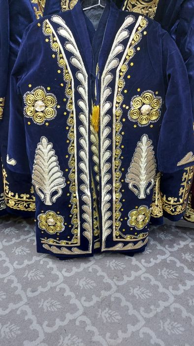 Золотошвейные чапаны (Зар чопонлар)