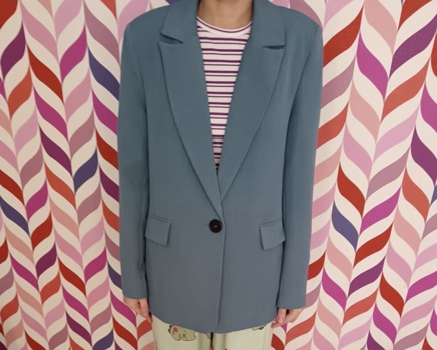 Одежда новая костюм и платье