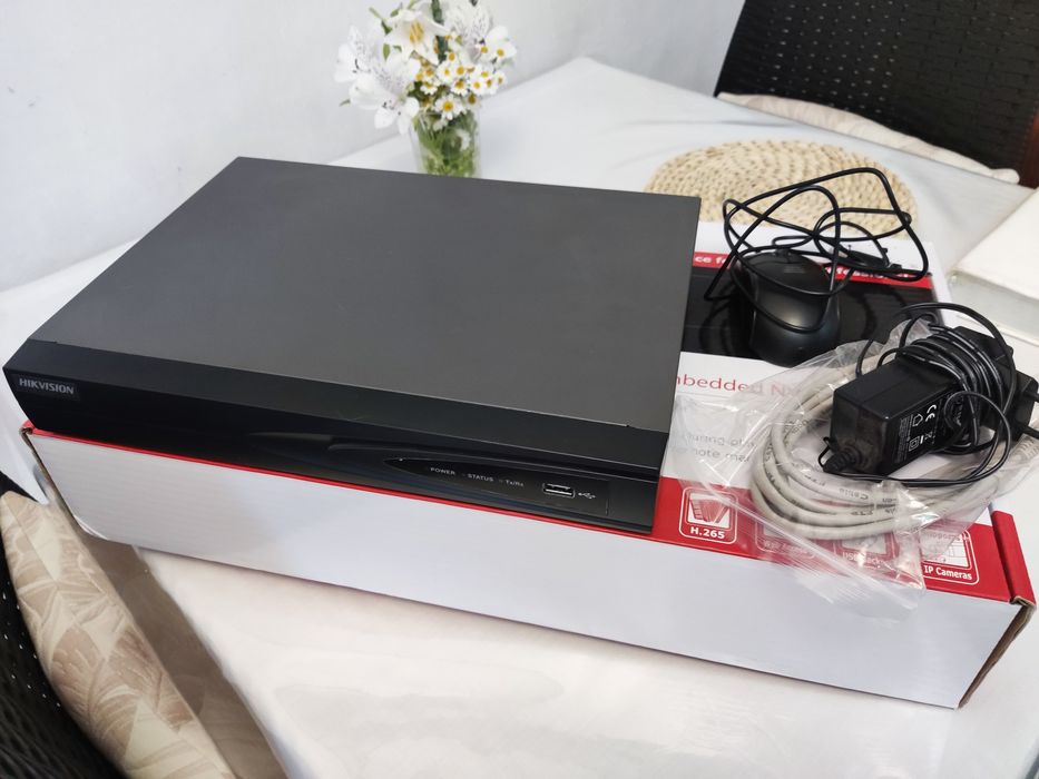 Видеорегистратор Hikvision DS-7604NI-Q1
