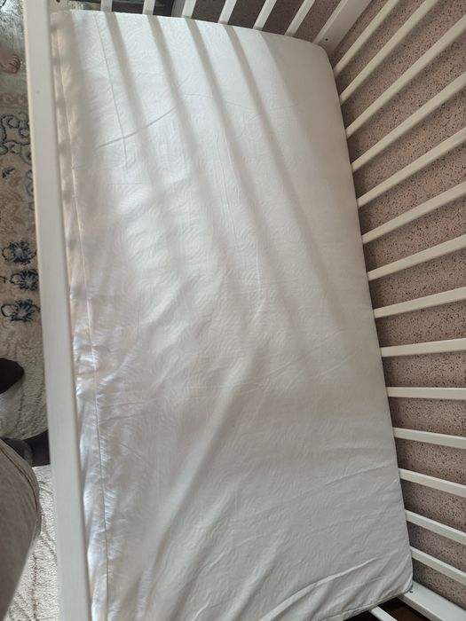 Продам манеж белый