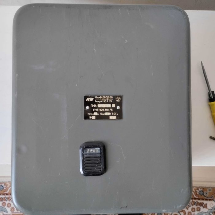 Пускатели ПМА-3102 
магнитные реверсивные 
третьей величины продаются