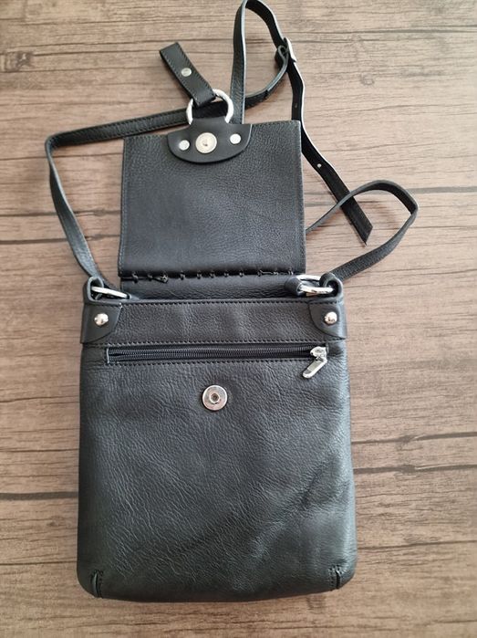 Страхотна мъжка кожена чанта 
размери 22см х 26см х 4см , цена бО