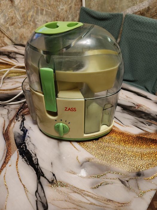 Соковыжималка электрическая б/у.