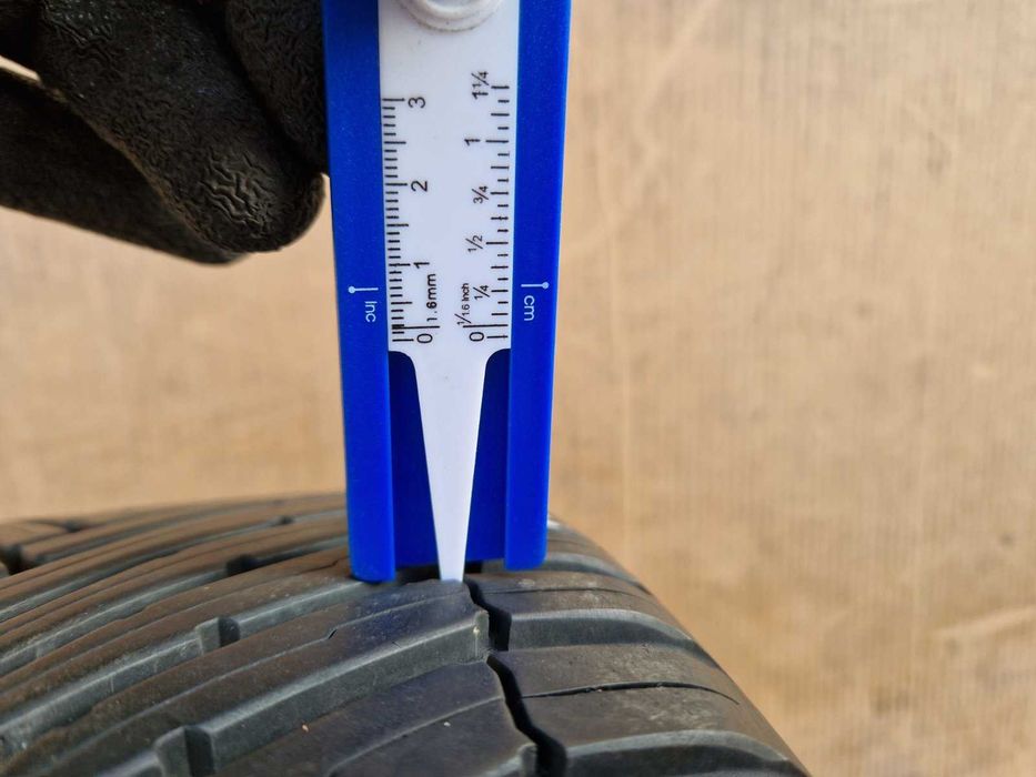 1 Bridgestone R18 225/40 Лятна гума  DOT4623