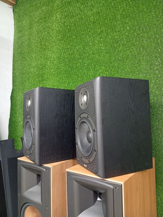 Тонколони Bowers & Wilkins DM-303