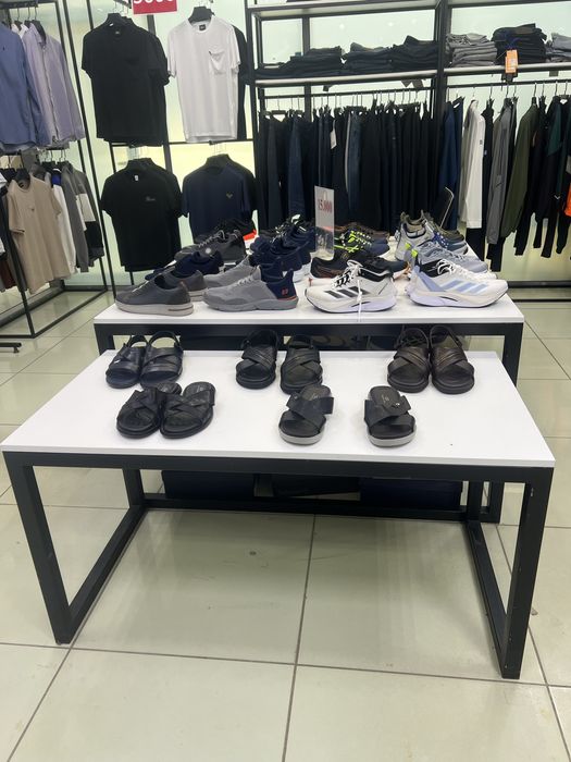 Продам недорого стелажи