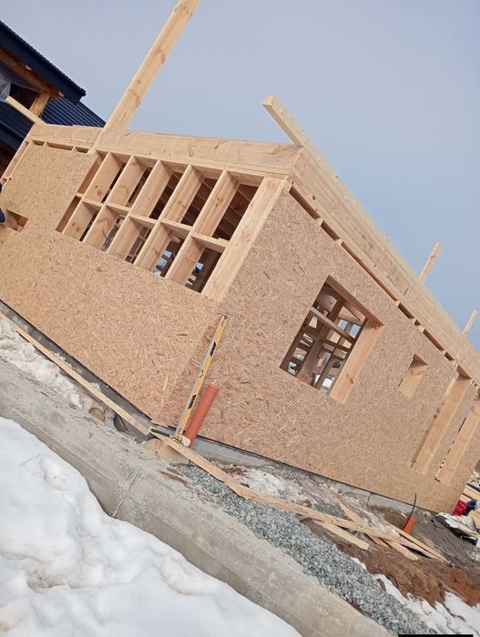 Case cu dormitor sufragerie și baie transport și montaj la client acas