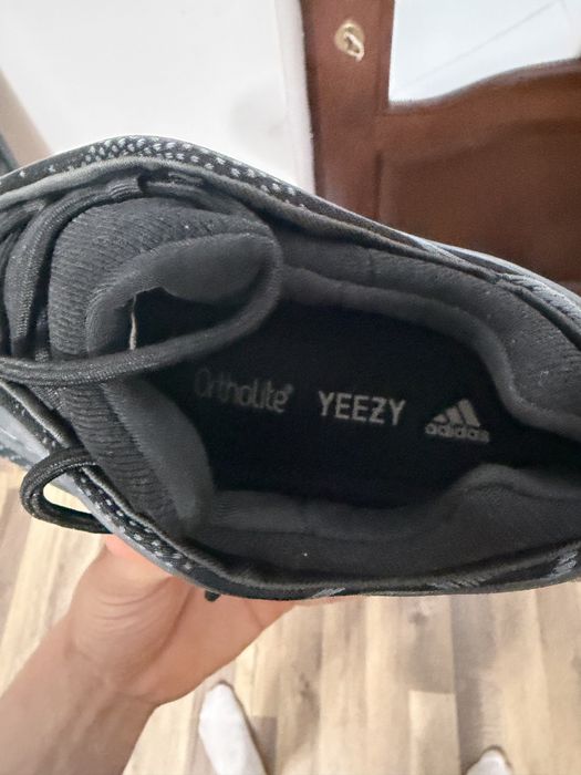 Yeezy 700 v3 noi