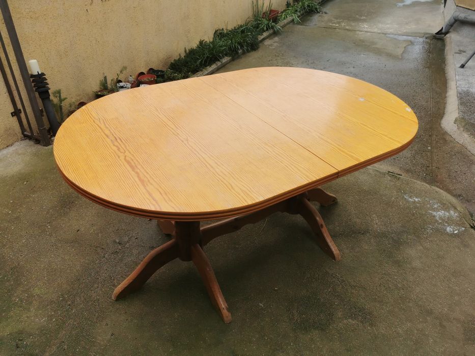 Продавам трапезни маси