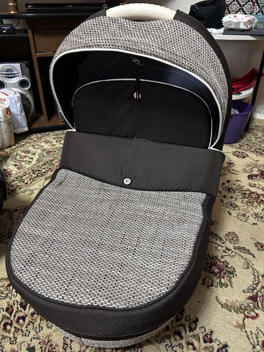 Продам Коляску Adamex 3 в 1