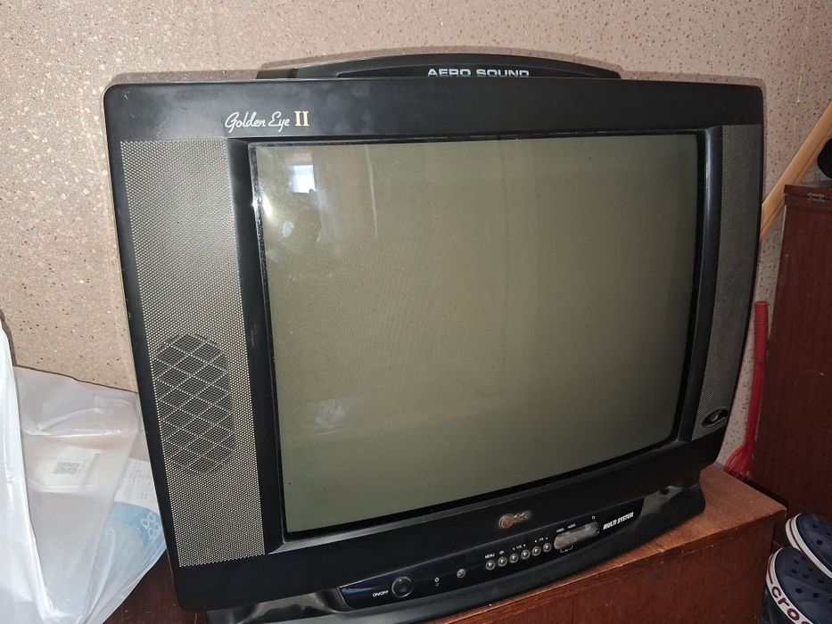 Телевизор LG golden eye 2