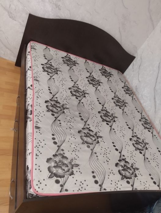 Продам кровать 1,6*2 м.