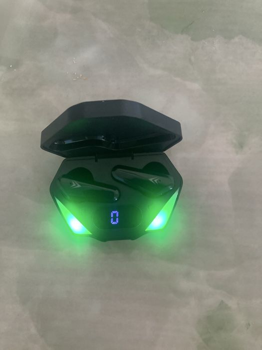 Продам без провадные наушник