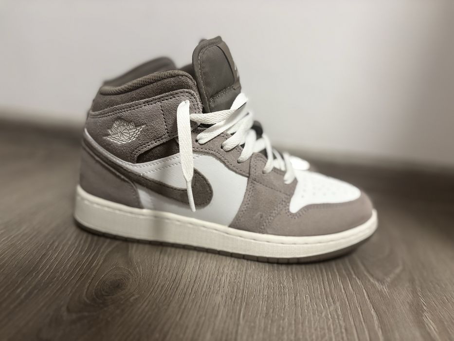 Adidași Air JORDAN 1 MID