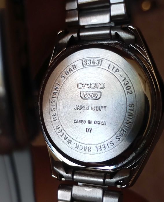 Часовник дамски Casio LTP-1302DS-2AVDF. Циферблат от седеф.