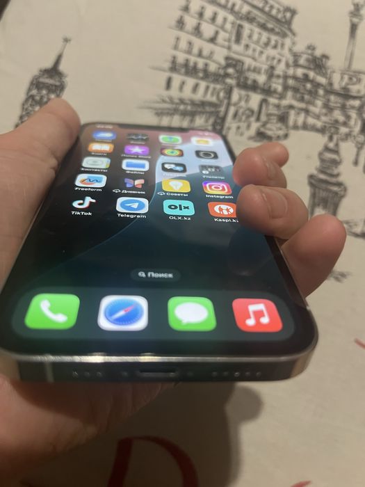 Продам айфон 12 про