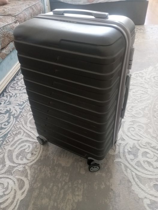 Продам чемодан вместимый