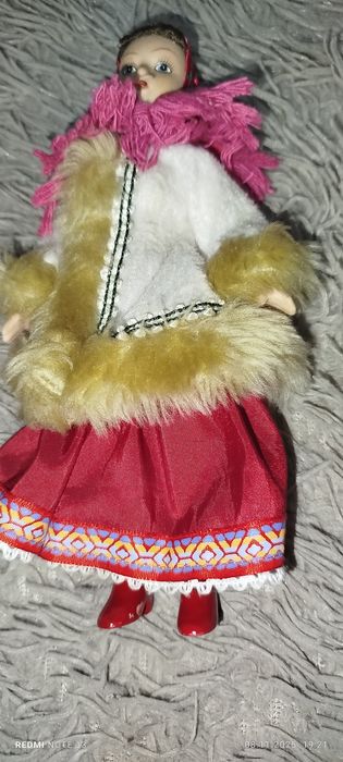 Продам фарфоровую куклу