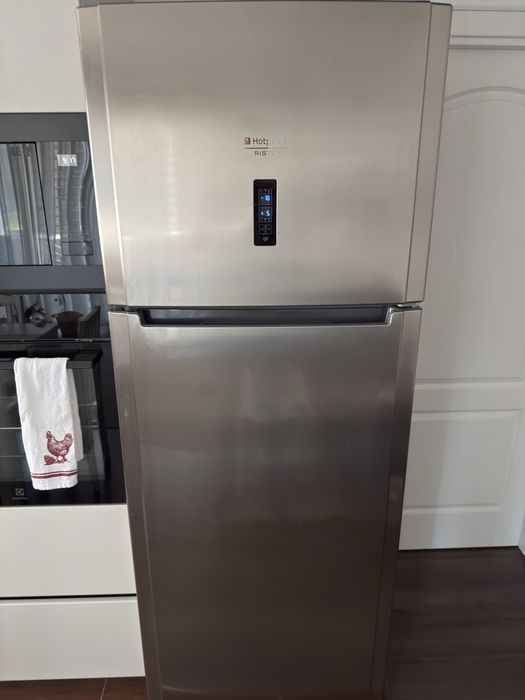 Vând combinǎ frigorificǎ Hotpoint