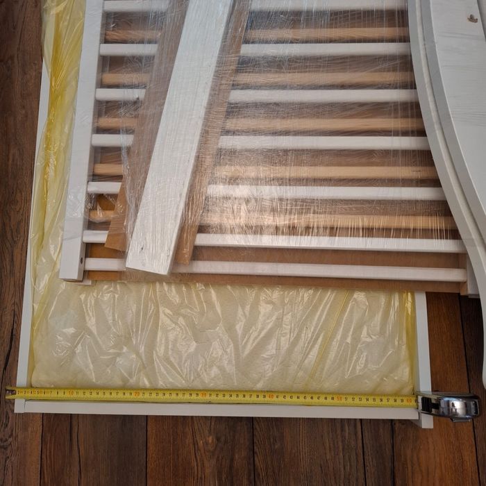 Patut de lemn bebelus