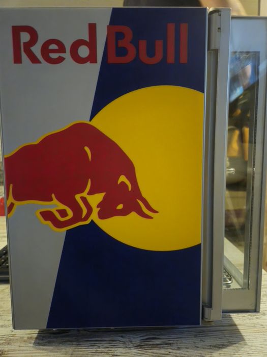 Mini frigider red bull