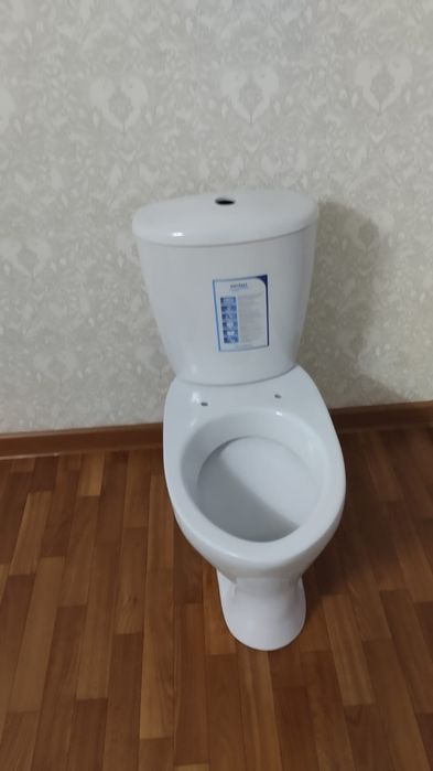 Унитаз с бочком.