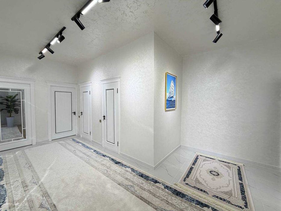 Продаётся 4х комнатная квартира по выгодной цене ЗАХОДИ ЖИВИ СПЕШИТЕ!