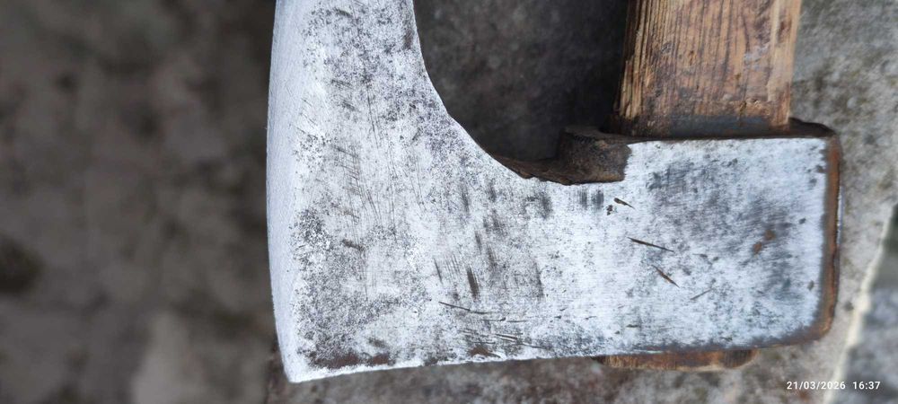 Бригадирска брадвичка с кози крак