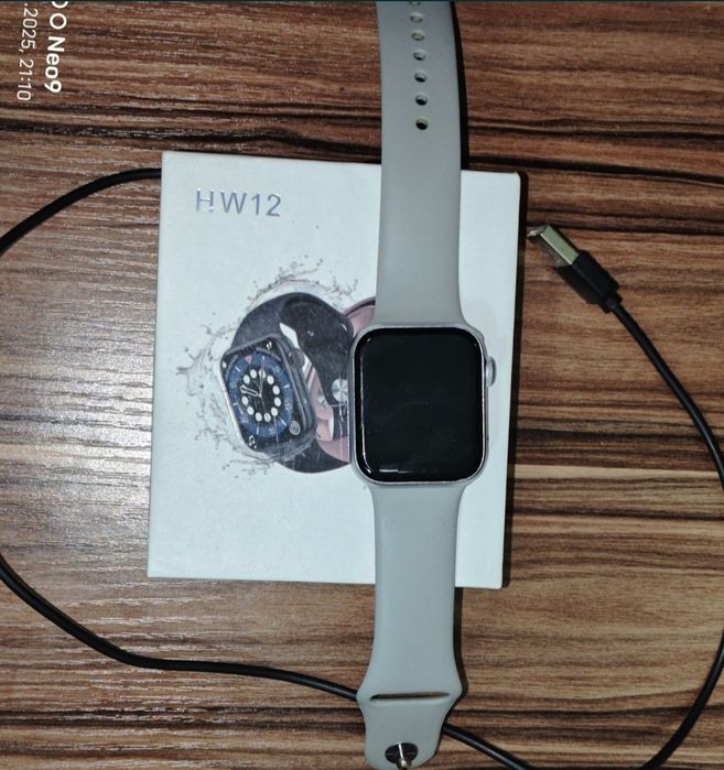 Срочно Продам Смарт часы HW12